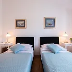 Spacious Chic זאדאר