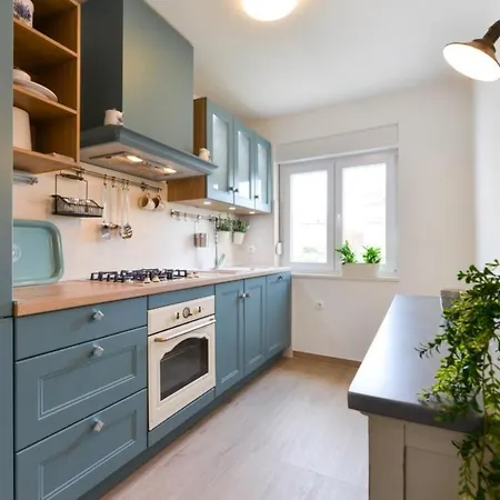 Апартаменти Spacious Chic *