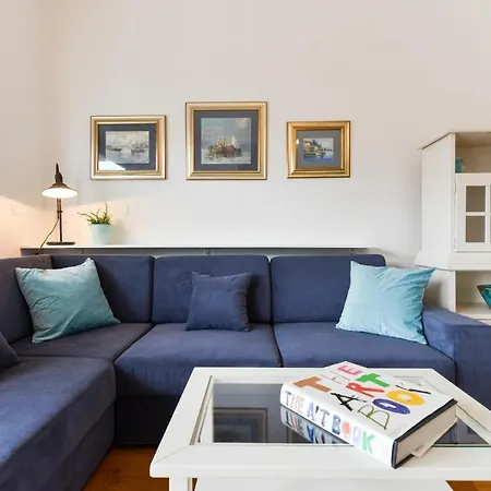 Апартаменти Spacious Chic Задар