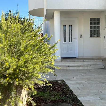 Апартаменти Spacious Chic