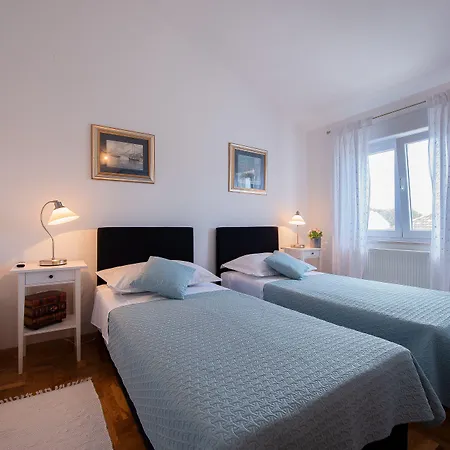 Spacious Chic Апартаменти Задар