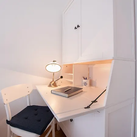 Spacious Chic Апартаменти