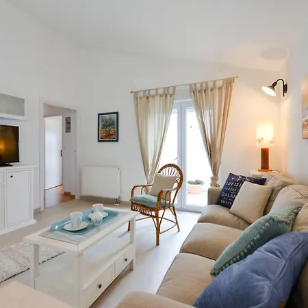 Spacious Chic זאדאר