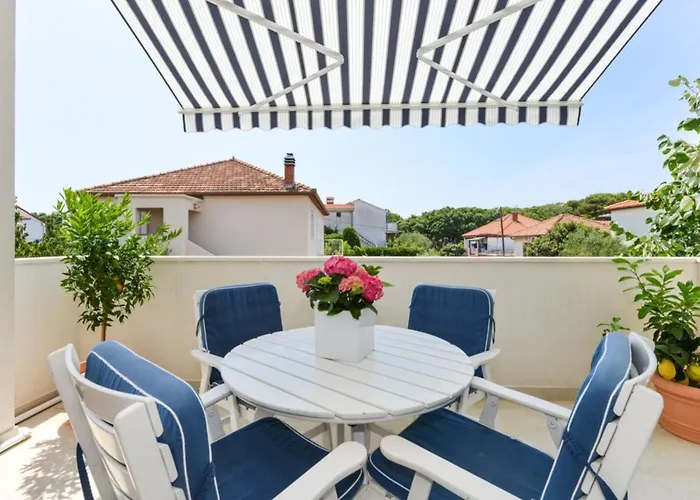 Spacious Chic Apartament